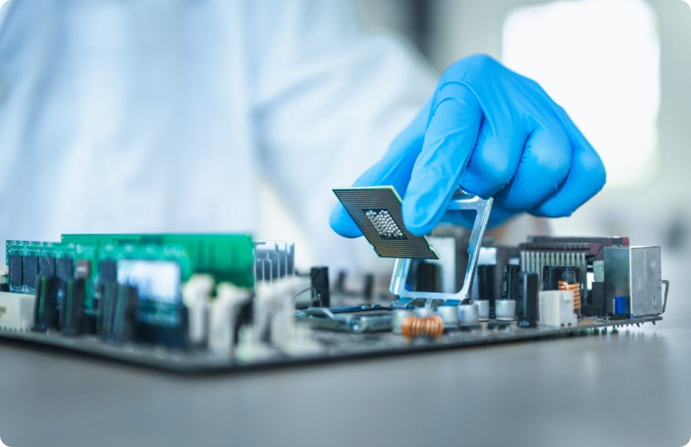 Person-with-computer-chip@2x